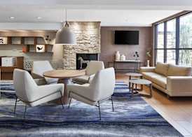 Fairfield Inn & Suites by Marriott Gainesville 2