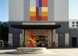 Hotel Zessa Orange County Airport, a DoubleTree by Hilton 2