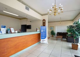 Econo Lodge Inn & Suites Clearwater Central 4