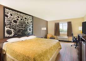 Super 8 by Wyndham New Hampton 4