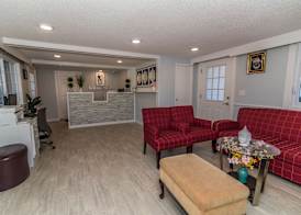 Howard Johnson by Wyndham Acton 4