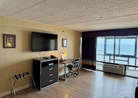 Aquarius Oceanfront Hotel 3