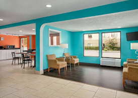 Howard Johnson by Wyndham Chattanooga Lookout Mountain I-24 4