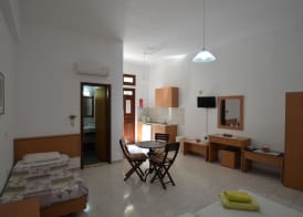 PHILIPPOS STUDIOS & APT 4