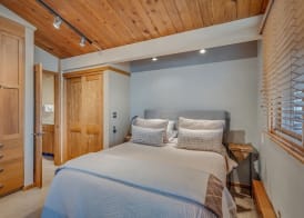 Laurelwood Condominiums 103 3