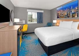 Days Inn by Wyndham Waukegan Great Lakes-Free Breakfast and Naval Base Shuttle 5