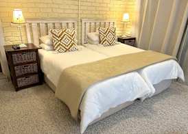 Safari Club Guest Lodge OR Tambo International Airport 5