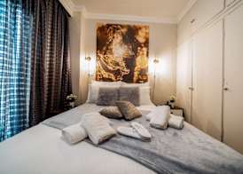 Corona Deluxe Apt Must 4