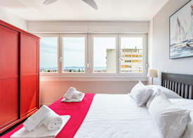 Comfortable apt with great city and sea view 5