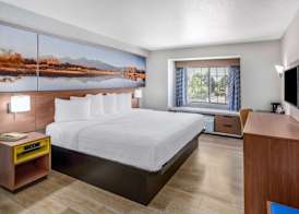 Days Inn & Suites by Wyndham Greeley 4