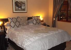 Old Mill Lodge, Seasonal Working Ostrich Farm & Restaurant, Oudtshoorn 5