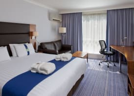 Holiday Inn NEWPORT by IHG 3