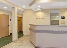 Red Lion Inn & Suites Elk Grove Village 2