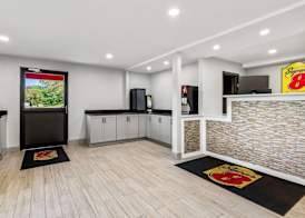 Super 8 by Wyndham Lewiston Auburn Area 2