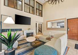 Super 8 by Wyndham Elgin 3