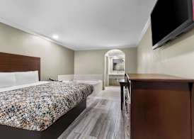 Americas Best Value Inn Houston Heights at I-45 3