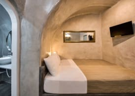 Katerina's Castle - Caldera Cave Hotel 3
