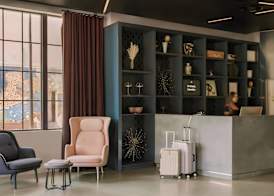 Lark Hotels 907 Main 2