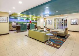 La Quinta by Wyndham Floresville 5