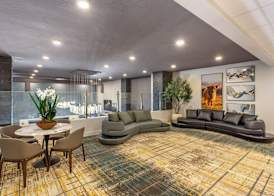 The Valor, an Ascend Collection Hotel 4