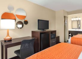 Howard Johnson by Wyndham Pigeon Forge 5