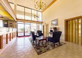 ECONO LODGE INN & SUITES 3