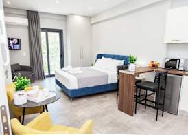 Elegant Rooms Athens 3
