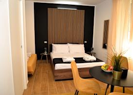 BlackWoody Contemporary Rooms - Napoli Centro Storico 4