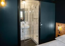 Eklo Hotels Bordeaux Centre Bastide 4