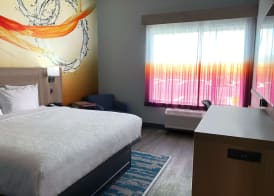 La Quinta Inn & Suites by Wyndham San Antonio Seaworld LAFB 4