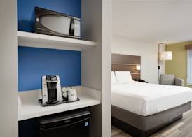 Holiday Inn Express & Suites TULLAHOMA by IHG 3
