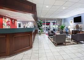 Ramada by Wyndham & Suites Warner Robins 5