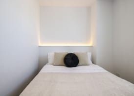 Phaedrus Living: Seaside Executive Flat Harbour 203 5