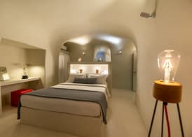 270 Oias View 3