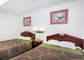 Super 8 by Wyndham Pompano Beach 4
