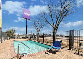 Spark by Hilton Selma 5