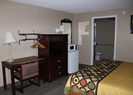Super 8 by Wyndham Clarksville East 3