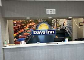 Days Inn & Suites by Wyndham San Antonio North/Stone Oak 2