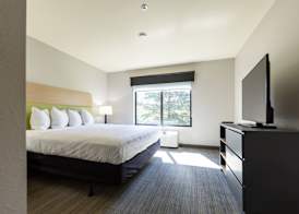 Country Inn & Suites by Radisson, Appleton Airport - Fox River Mall Area 3