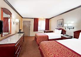 Ramada by Wyndham Pasadena 4