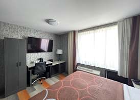 Super 8 by Wyndham Brooklyn Williamsburg 4