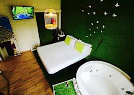 Jacuzzi Rooms 5
