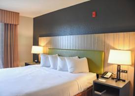 Country Inn & Suites by Radisson, Bloomington-Normal West, IL 4