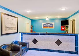 Howard Johnson by Wyndham Galveston 2