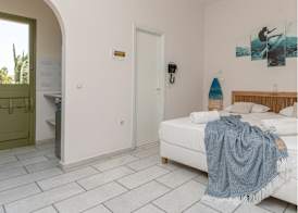 Studios Vrettos Beachside Hotel 4