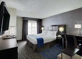 Holiday Inn Express & Suites MEADOWLANDS AREA by IHG 4