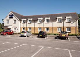 Travelodge Cardiff Airport 3