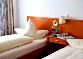 A8 Hotel im Darchinger Hof Bed & Breakfast - Zwischen Holzkirchen und Weyarn - Zwischen München Salzburg und Innsbruck - Kurz vor dem Irschenberg 2