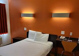 Super 8 by Wyndham Santa Clara 4