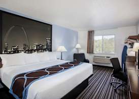 Super 8 by Wyndham Washington 4